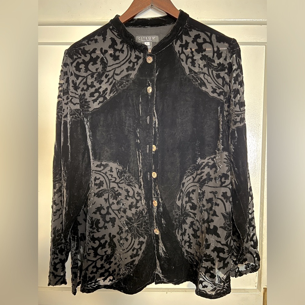 Citron Brand. Size large. Black. Brocade pattern. Smoke/pet free home.